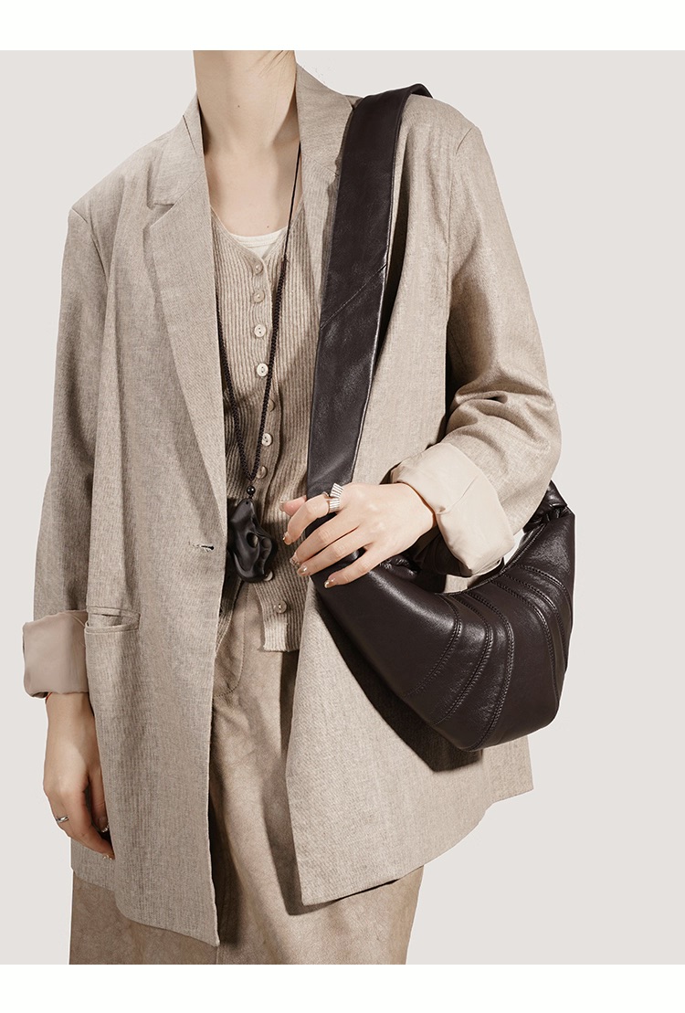 羊皮牛角包小众真皮可颂包饺子包大容量中号斜挎包胸包 *仅限使用消费积分50%*