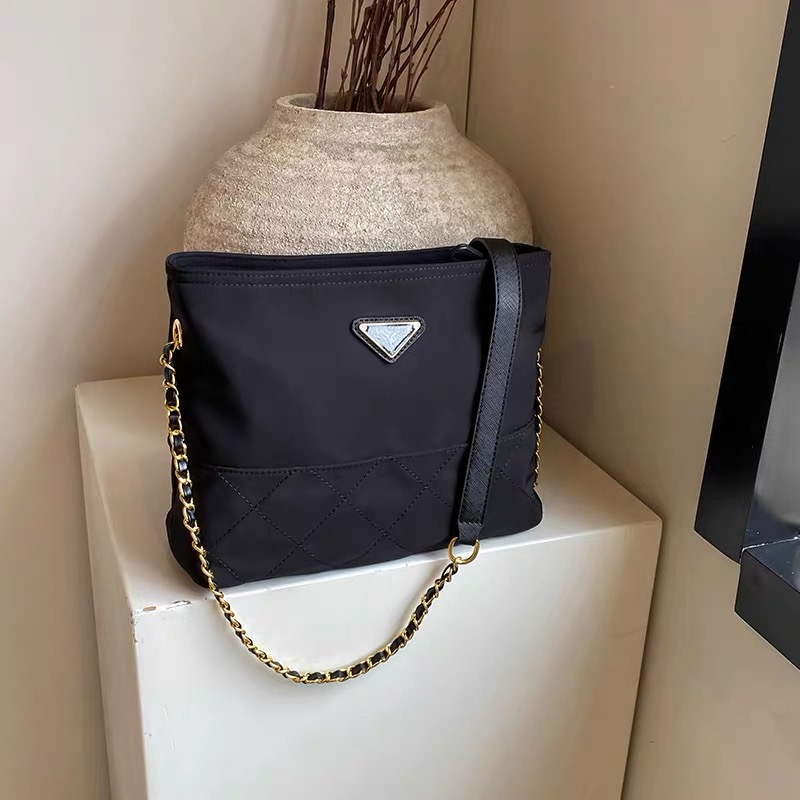 网红休闲包包女2025新款夏天时尚黑色单肩斜跨包百搭链条包 (qq3008) *仅限使用消费积分50%*